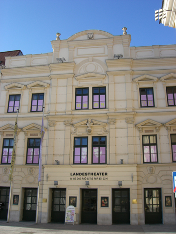 Rathausplatz 11
